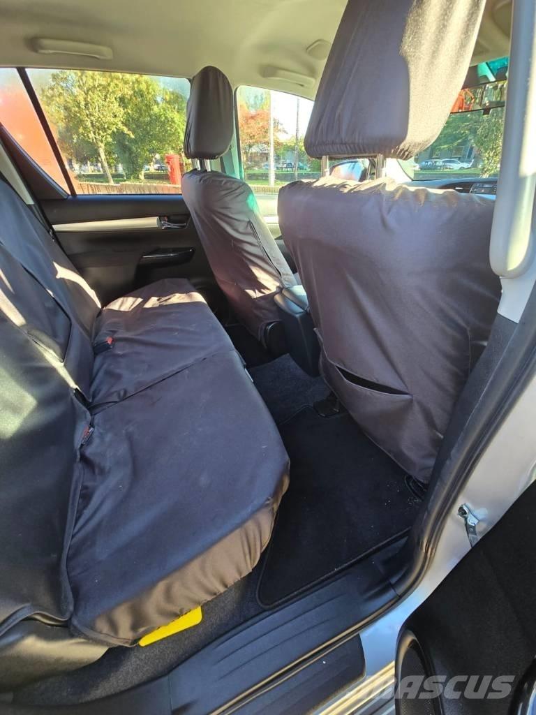 Toyota Hilux Pikapai / Bortiniai sunkvežimiai