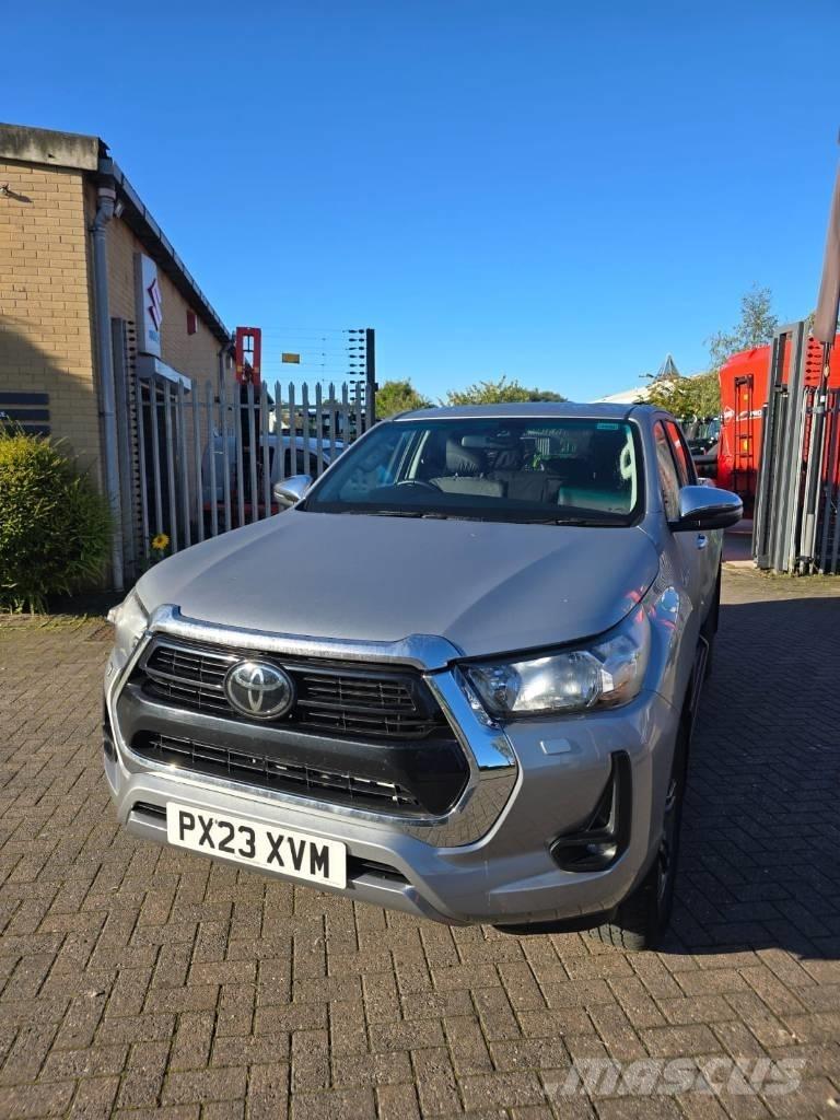 Toyota Hilux Pikapai / Bortiniai sunkvežimiai