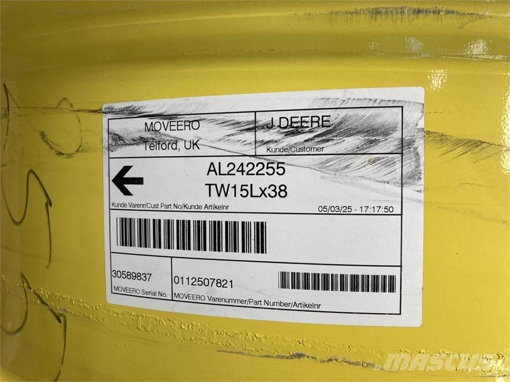 John Deere 15x38 Padangos, ratai ir ratlankiai