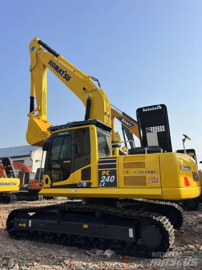 Komatsu 240-8 Vikšriniai ekskavatoriai