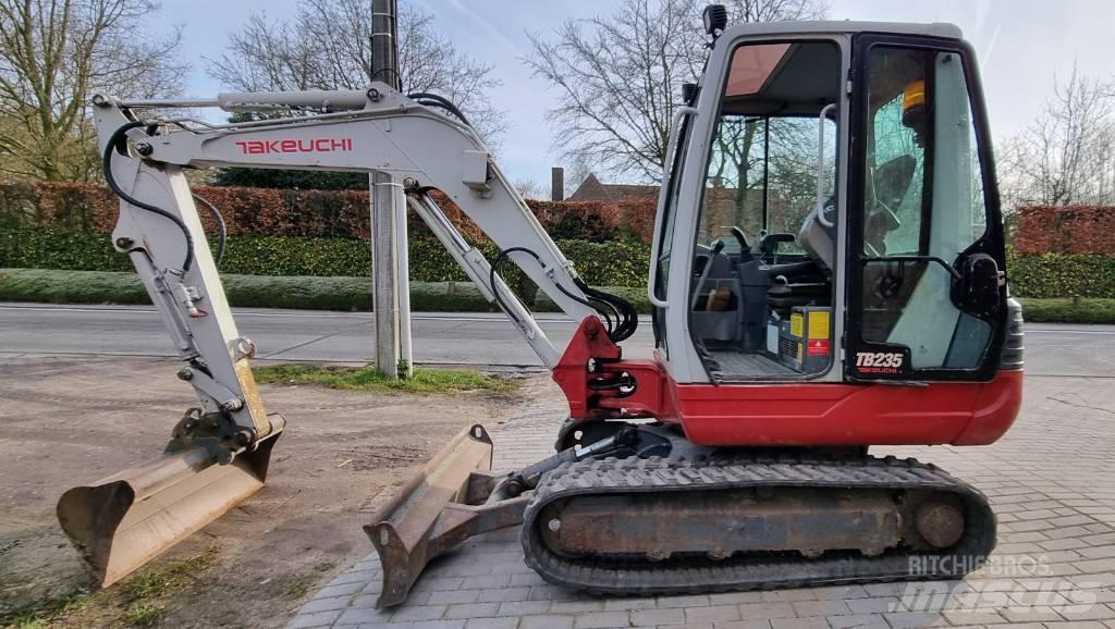 Takeuchi TB 235 Vikšriniai ekskavatoriai