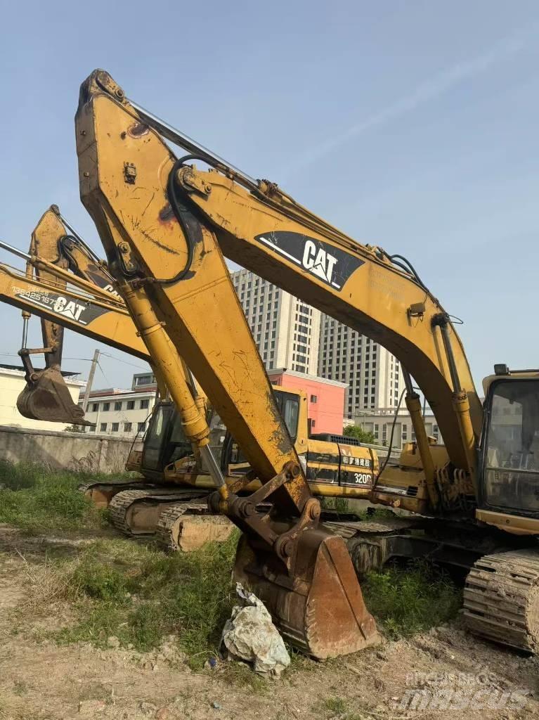 CAT 320 B L Vikšriniai ekskavatoriai