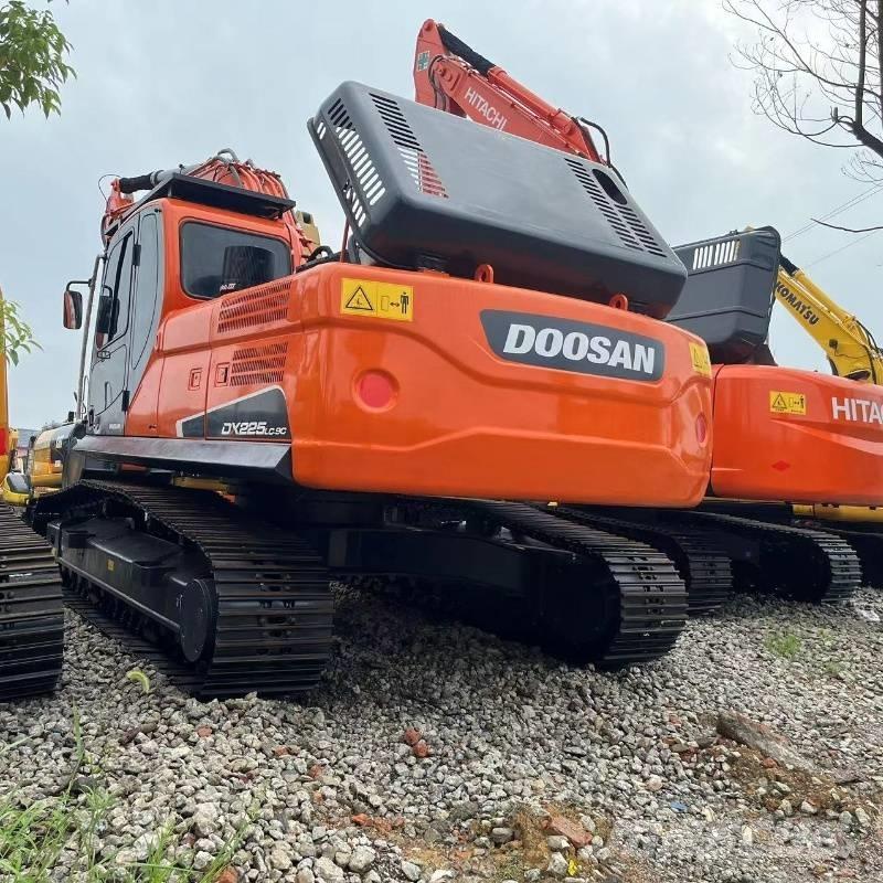 Doosan DX 225 Vikšriniai ekskavatoriai