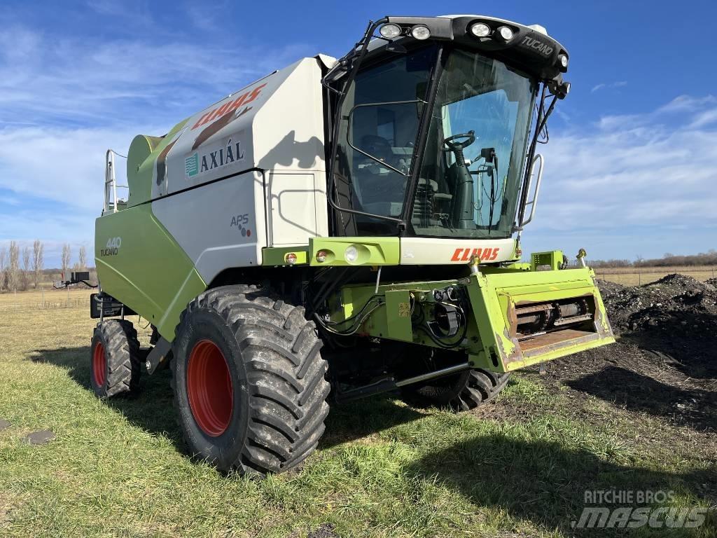 CLAAS Tucano 440 Derliaus nuėmimo kombainai