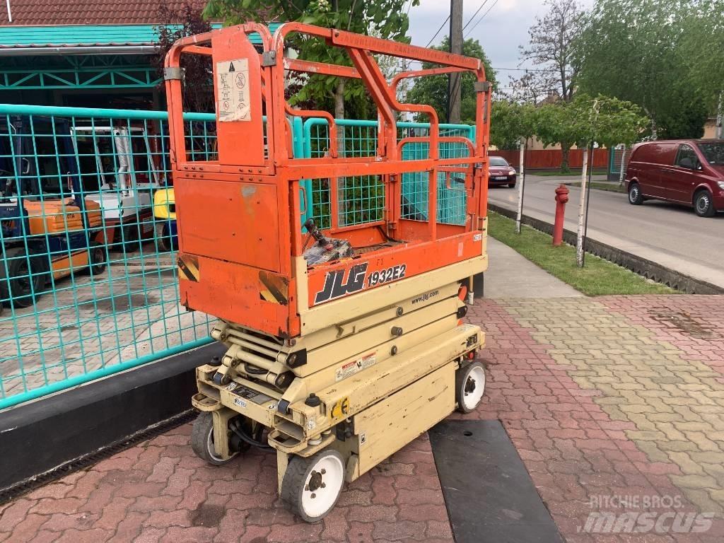 JLG 1932E2     V-2782 Vertikalūs stiebiniai keltuvai