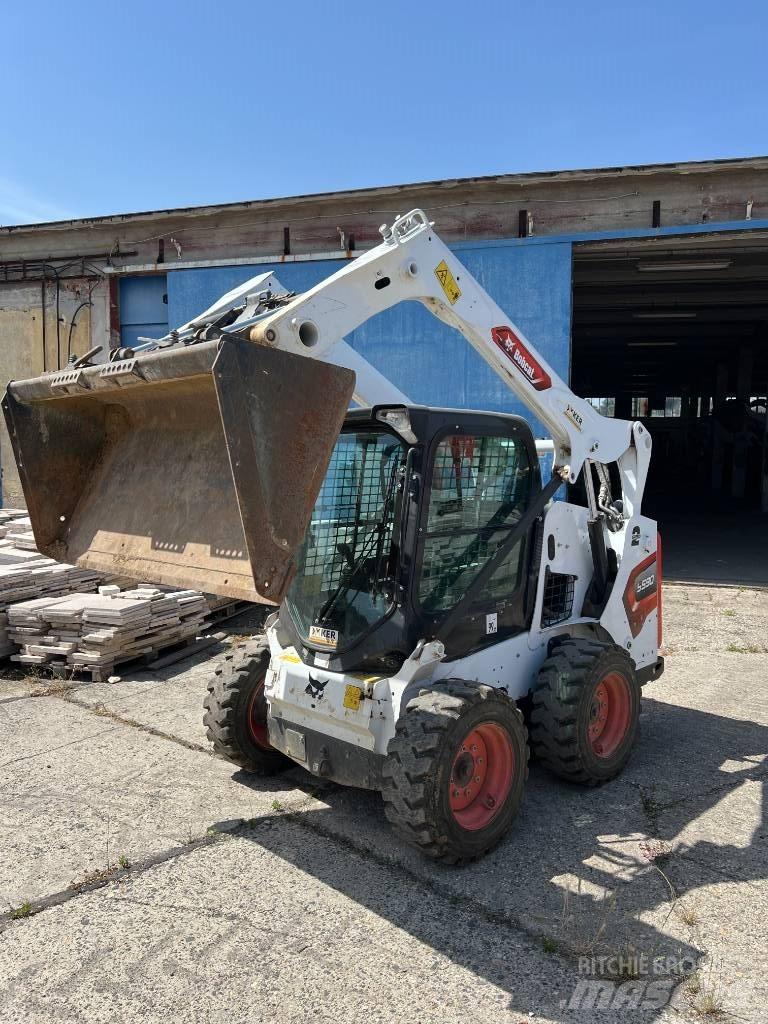 Bobcat S 590 Krautuvai su šoniniu pasukimu