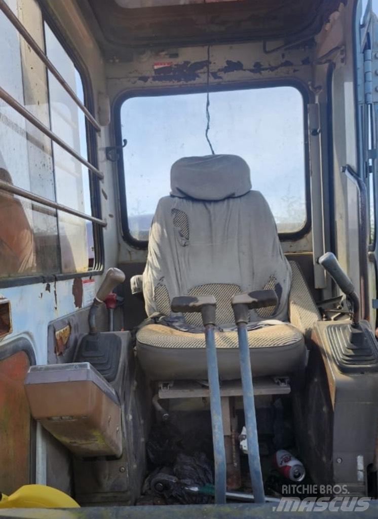 Hitachi EX 200 LC Vikšriniai ekskavatoriai