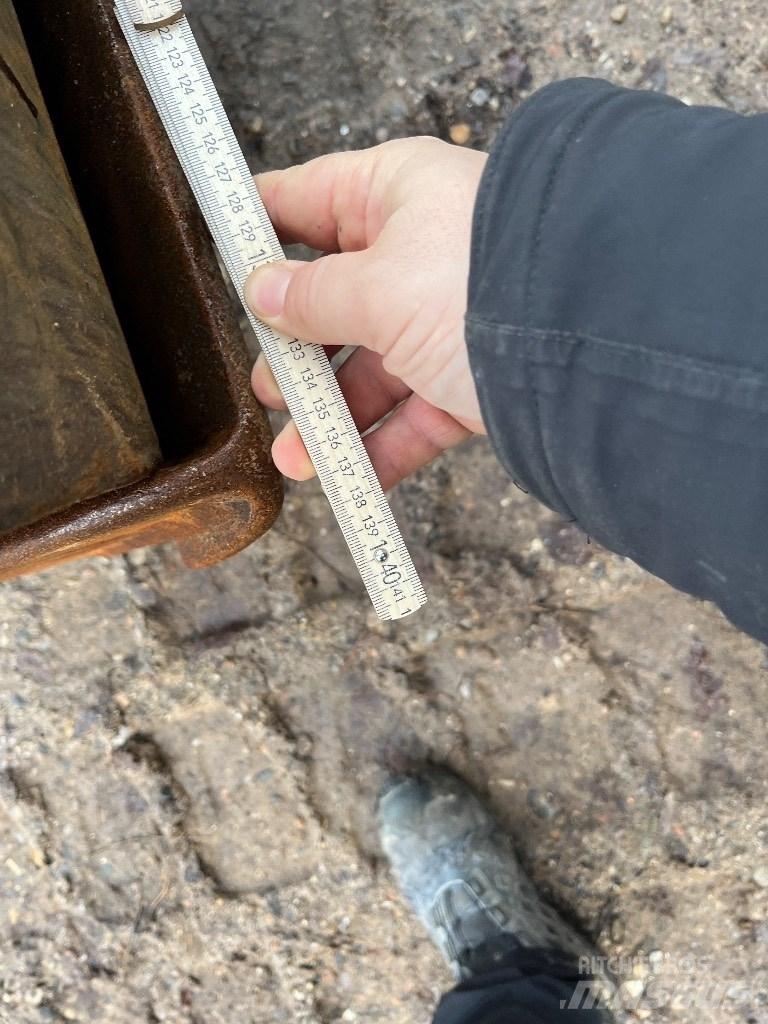 CAT 308 Vidutinės galios ekskavatoriai 7-12 t