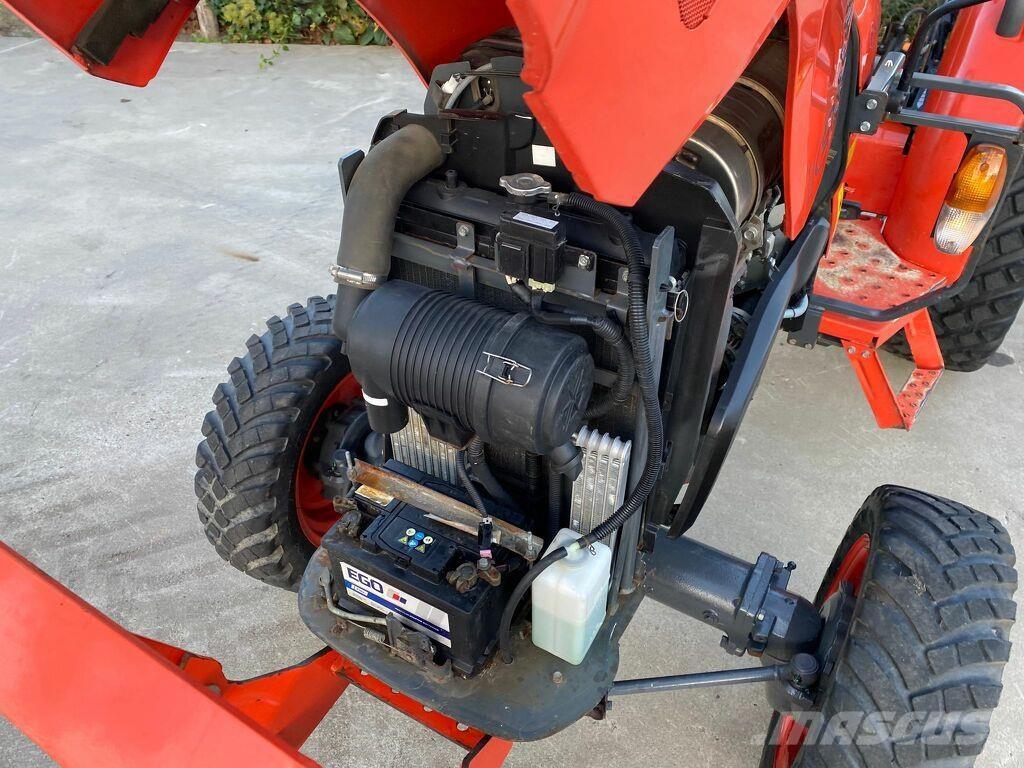 Kubota L1-382 Traktoriai
