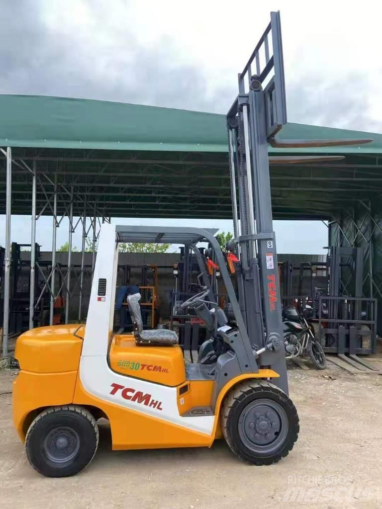 TCM FD30 Dyzeliniai krautuvai