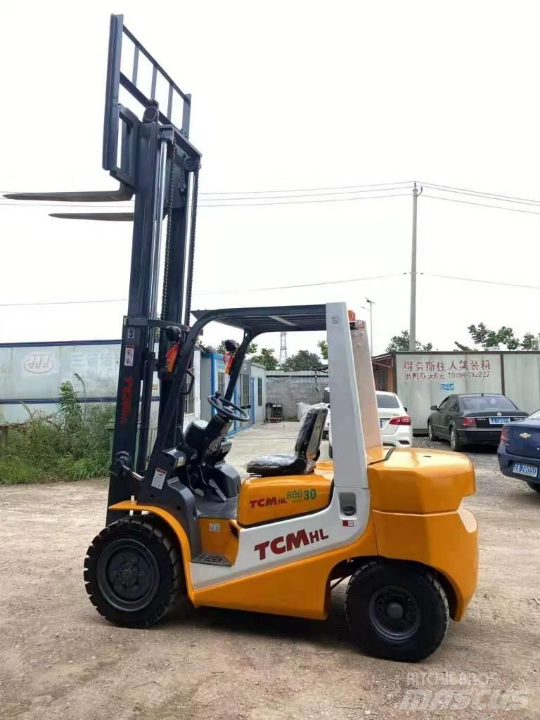 TCM FD30 Dyzeliniai krautuvai