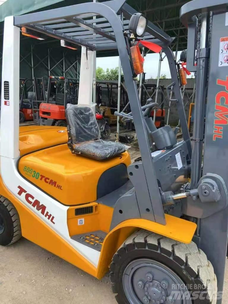 TCM FD30 Dyzeliniai krautuvai