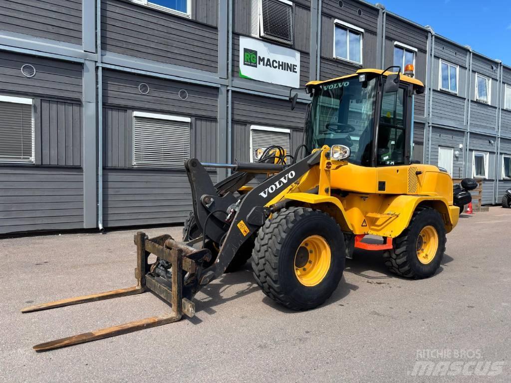 Volvo L 30 G Naudoti ratiniai krautuvai