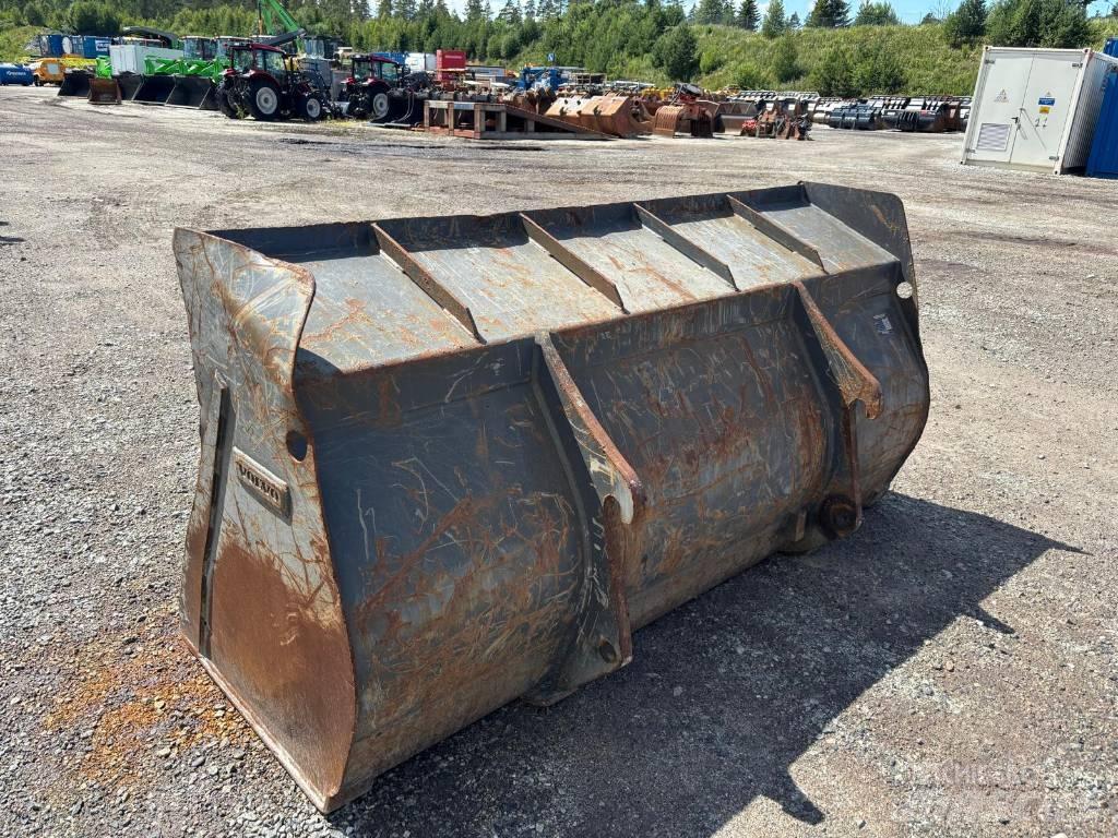 Volvo L 30 G Naudoti ratiniai krautuvai
