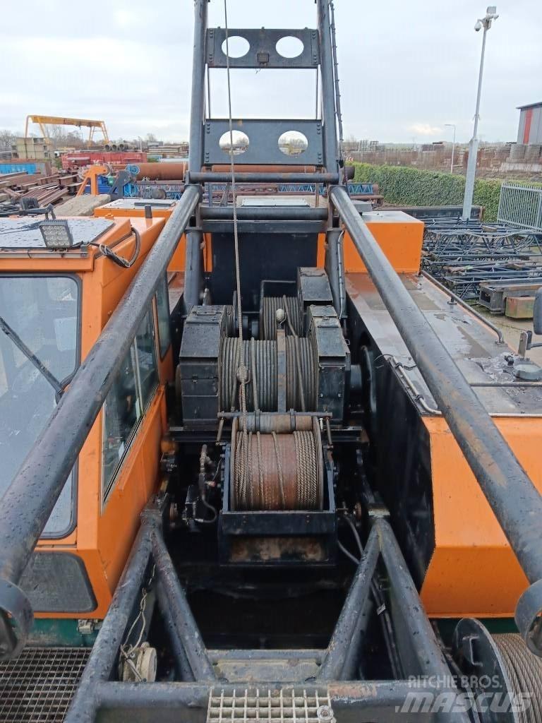 Hitachi KH 230-3 Vikšriniai kranai