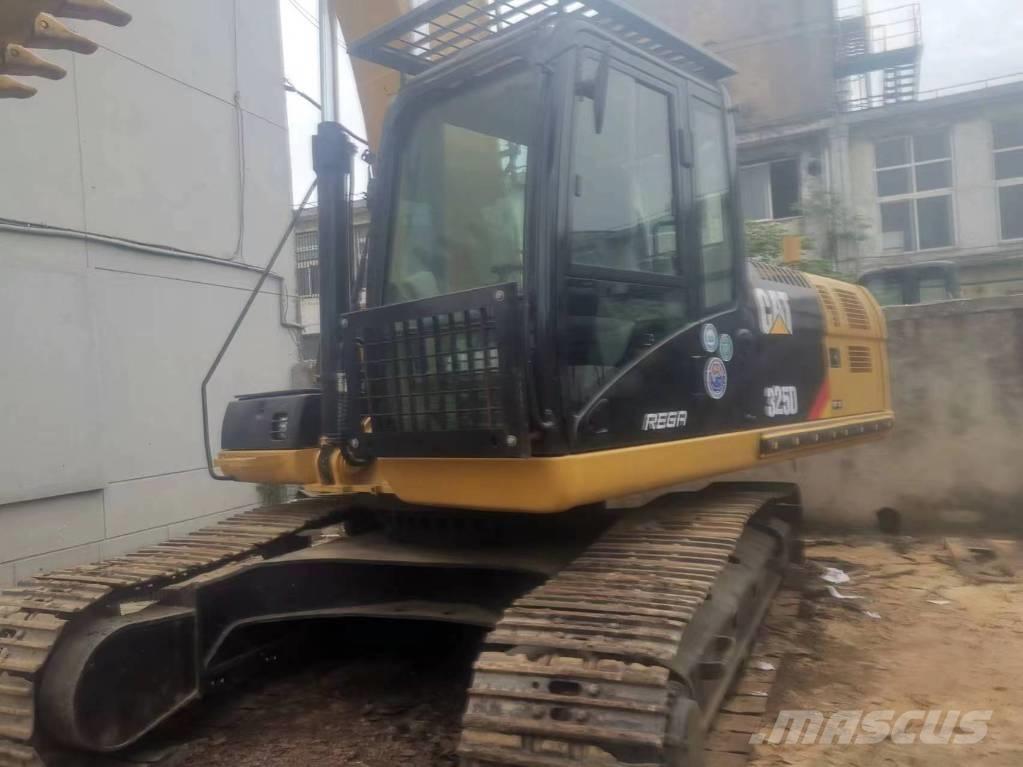 CAT 325 D Vikšriniai ekskavatoriai