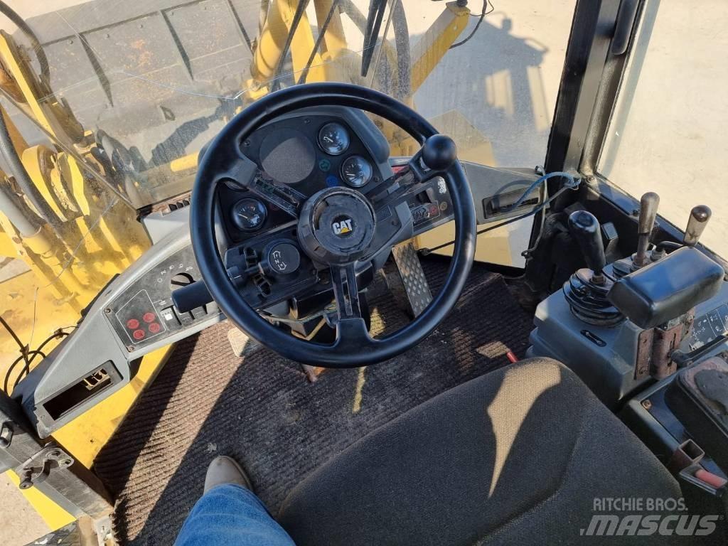 CAT IT 28 G Naudoti ratiniai krautuvai