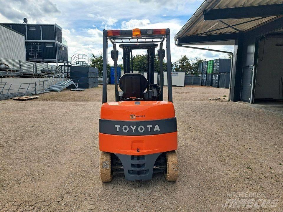Toyota 7FBMF25 Statyba - Kita