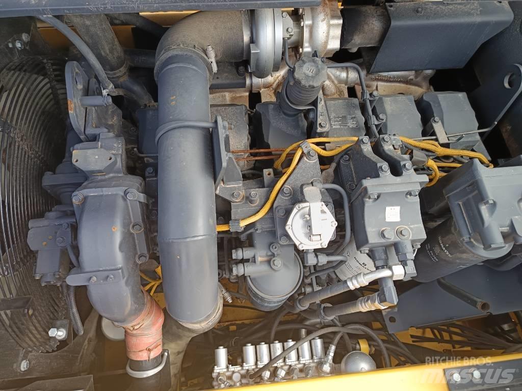 Komatsu PC450-8 Vikšriniai ekskavatoriai