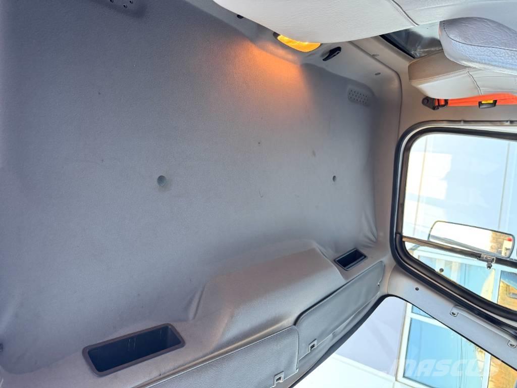 Freightliner M2 Savivarčių priekabų vilkikai