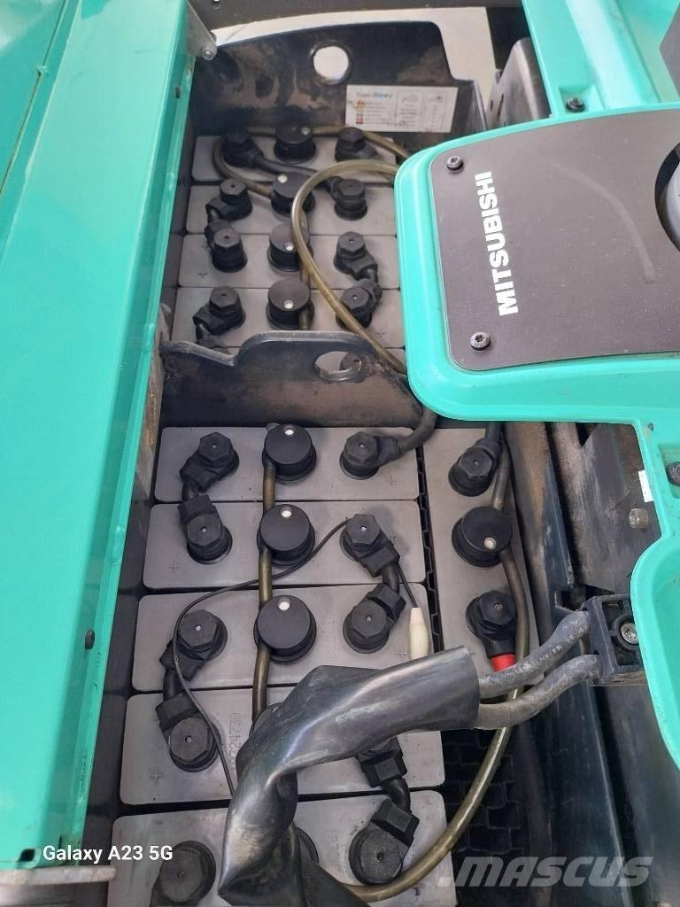 Mitsubishi PBV20N3 Žemų aukščių keltuvai su platforma