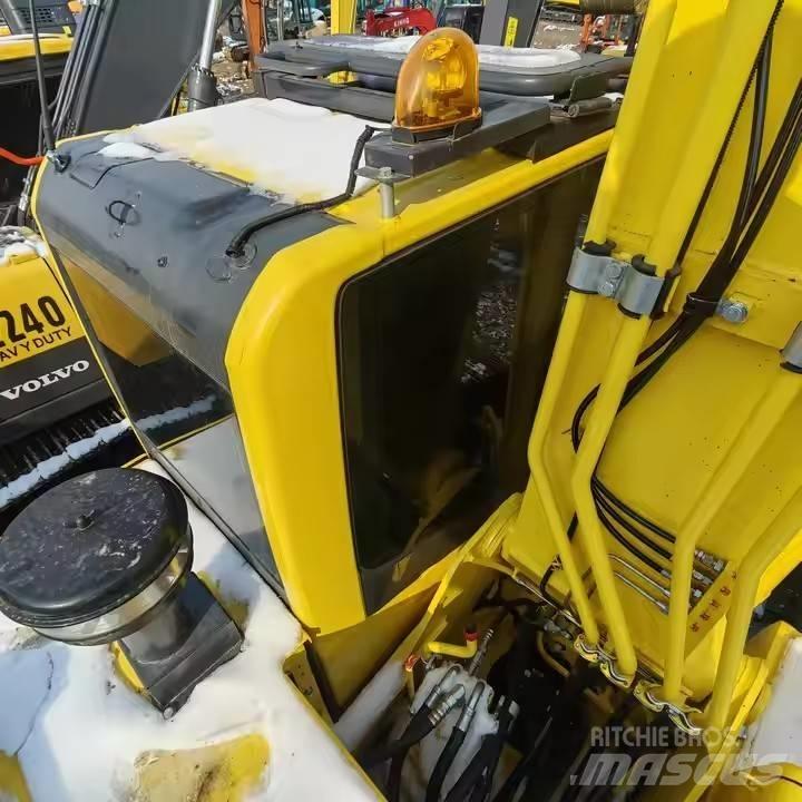 Komatsu PC 210 Vikšriniai ekskavatoriai