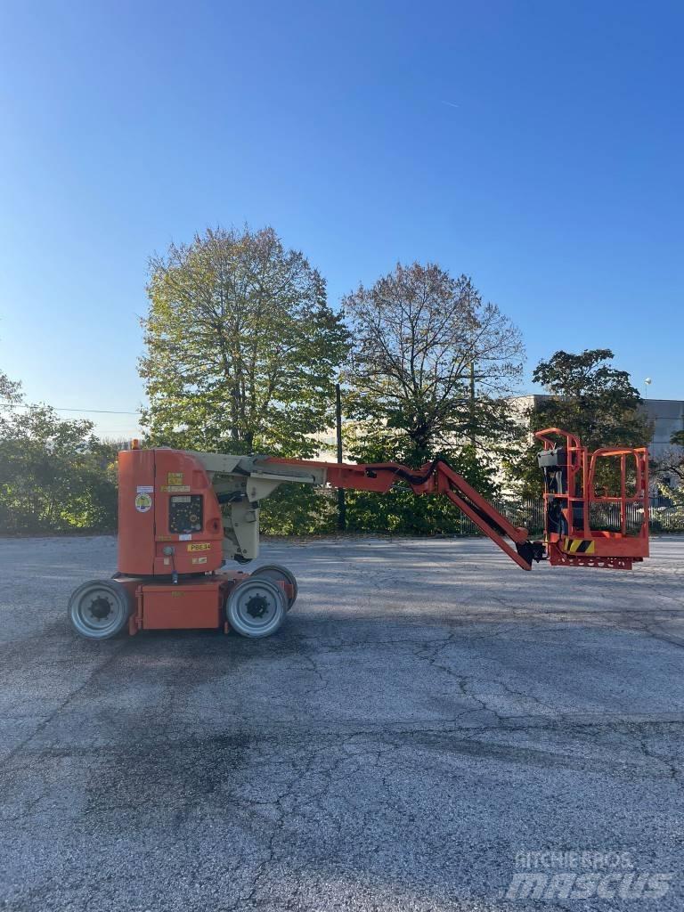 JLG 300 AJP Alkūniniai keltuvai