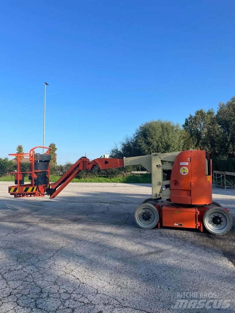 JLG 300 AJP Alkūniniai keltuvai