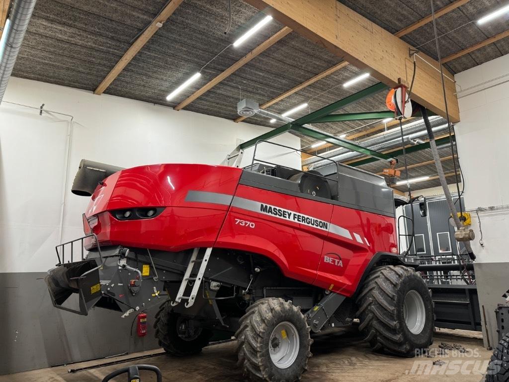Massey Ferguson 7370 Derliaus nuėmimo kombainai