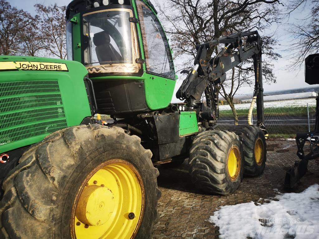 John Deere 1170 E Medkirtės