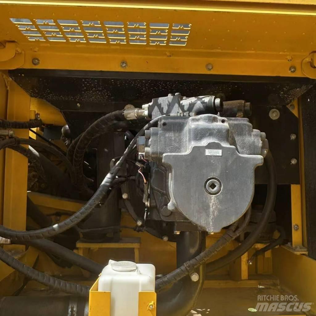 Komatsu 450-8 Vikšriniai ekskavatoriai