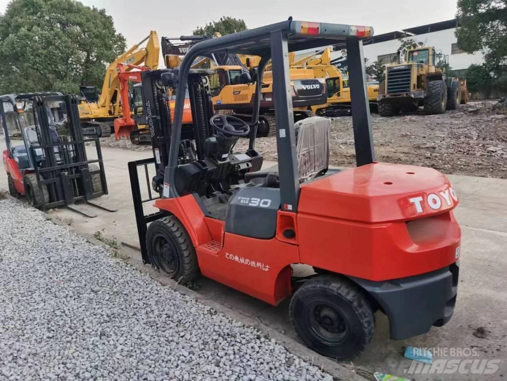 Toyota 7FD 30 Dyzeliniai krautuvai