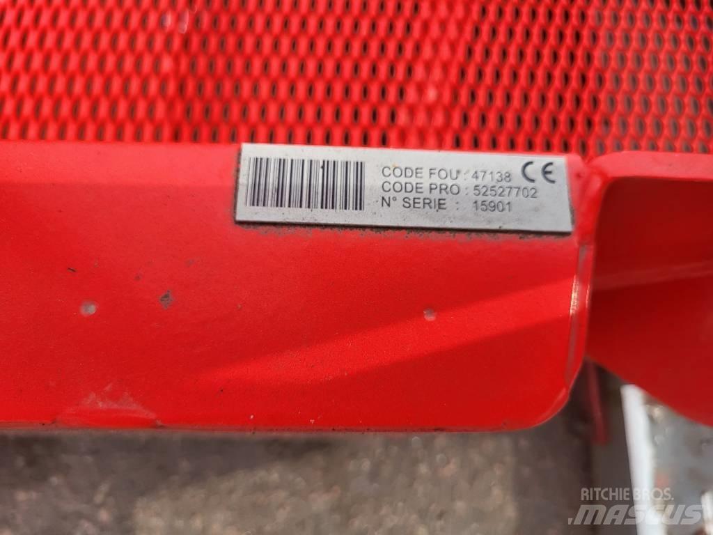 Manitou 200 ATJ kori Vertikalūs stiebiniai keltuvai