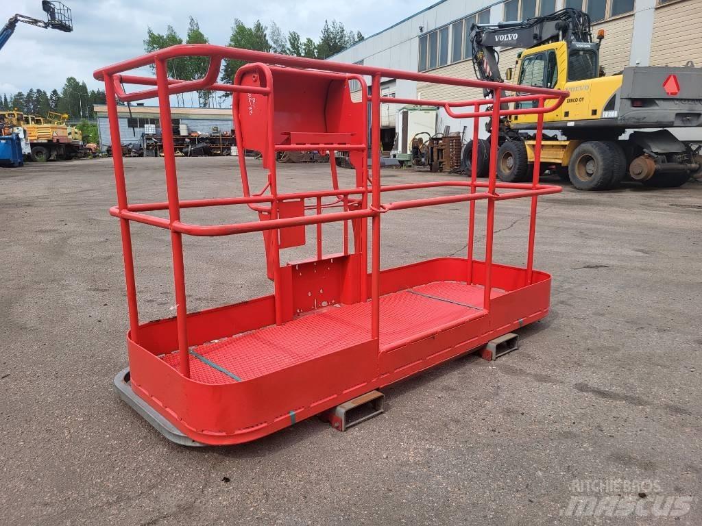 Manitou 200 ATJ kori Vertikalūs stiebiniai keltuvai
