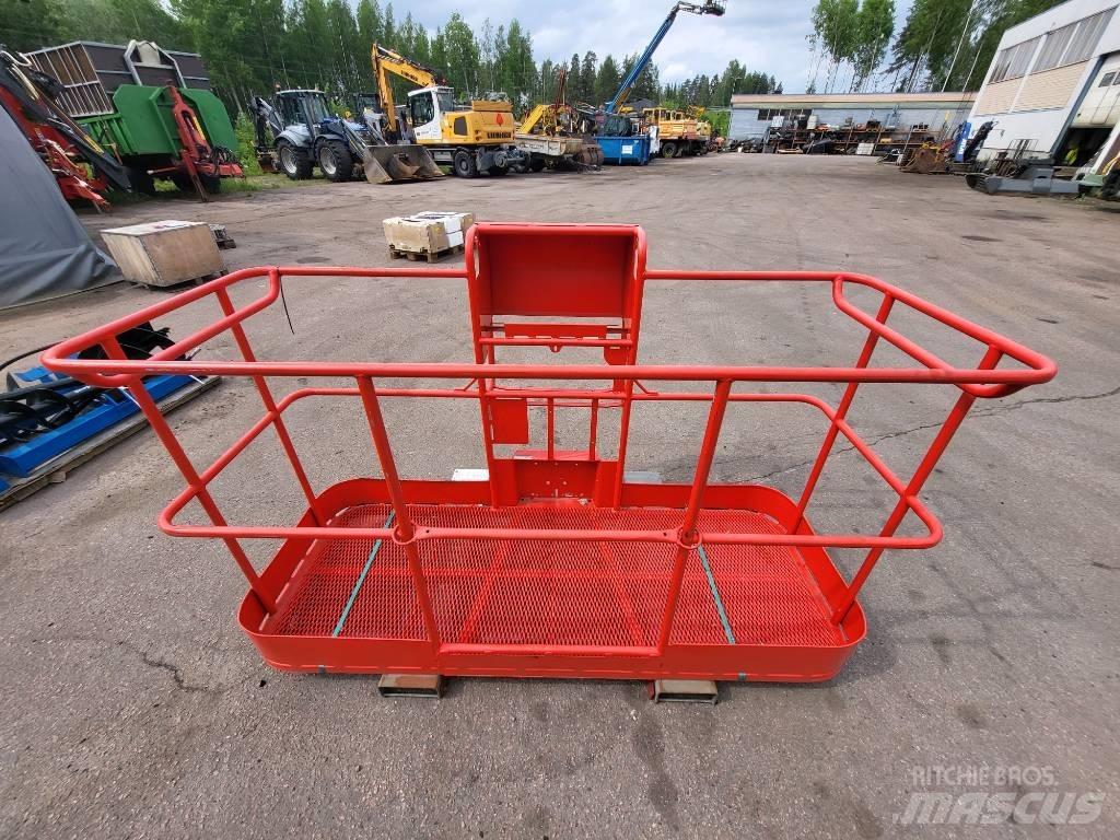 Manitou 200 ATJ kori Vertikalūs stiebiniai keltuvai