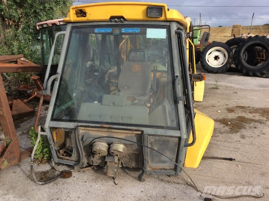 Komatsu WB 97 R Kabinos ir interjeras