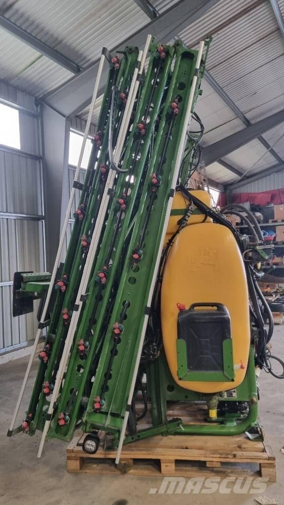 Amazone UF 1200 Įmontuoti purkštuvai