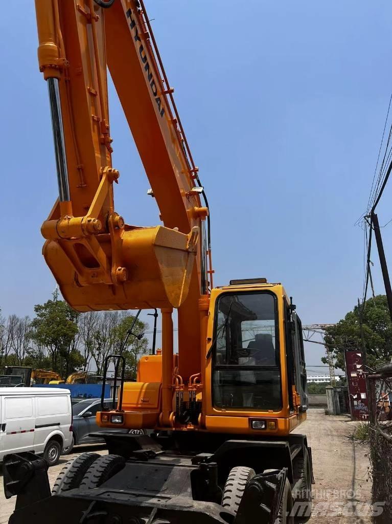 Hyundai R210W-7 Ratiniai ekskavatoriai