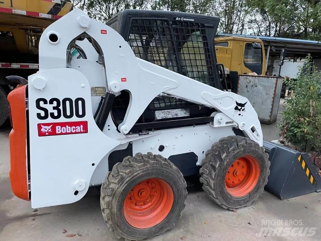 Bobcat S300 Krautuvai su šoniniu pasukimu