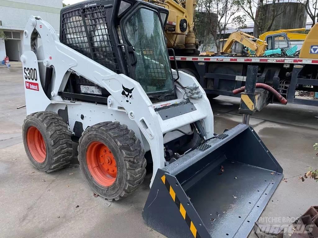 Bobcat S300 Krautuvai su šoniniu pasukimu