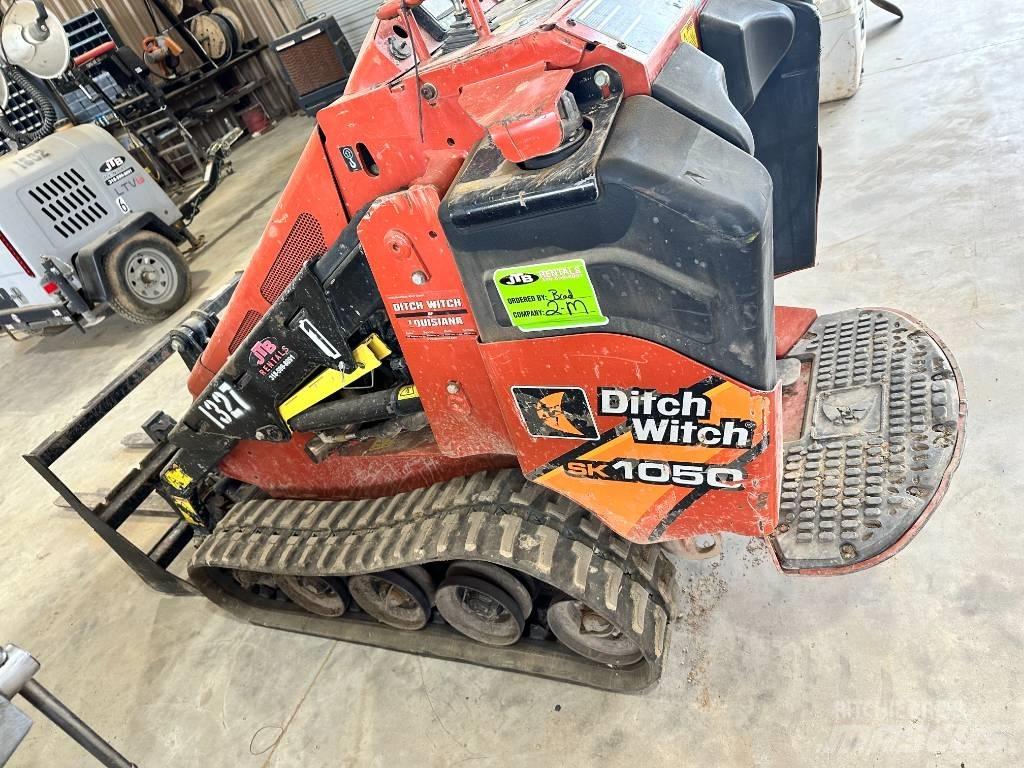 Ditch Witch SK 1050 Krautuvai su šoniniu pasukimu