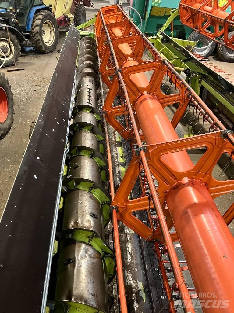 CLAAS C 900 Derliaus nuėmimo kombainų galvos