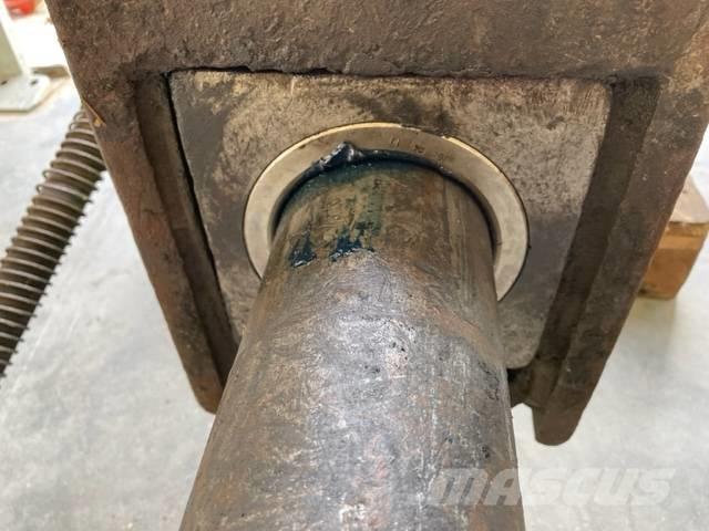 Montabert BRH 900 Hidrauliniai kūjai / Trupintuvai