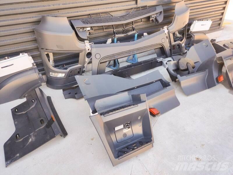 Mercedes-Benz MP4 Kabinos ir salonai