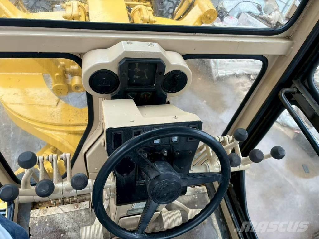 CAT 140 H Greideriai