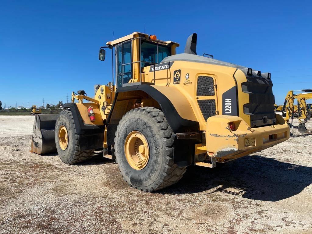 Volvo L 220 H Naudoti ratiniai krautuvai