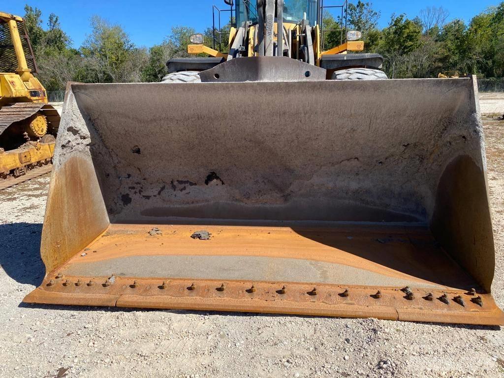 Volvo L 220 H Naudoti ratiniai krautuvai