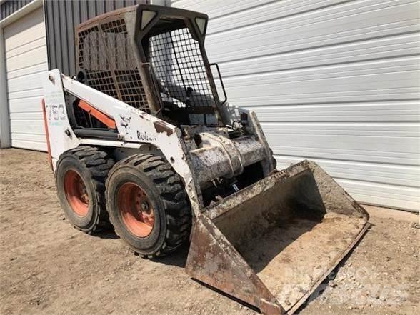 Bobcat 753 Krautuvai su šoniniu pasukimu