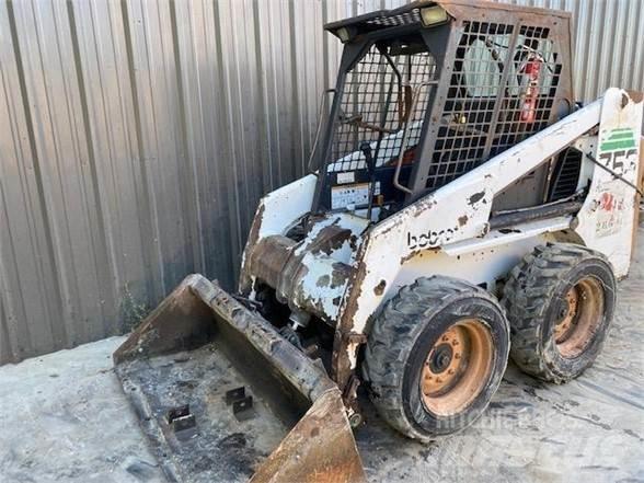 Bobcat 753 Krautuvai su šoniniu pasukimu