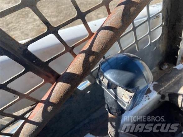 Bobcat 763 Krautuvai su šoniniu pasukimu